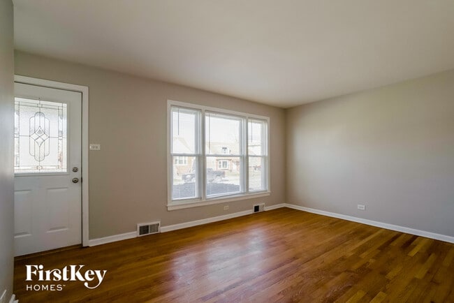 Building Photo - 4033 Gremley Ave