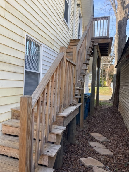 Building Photo - 711 S Jackson St