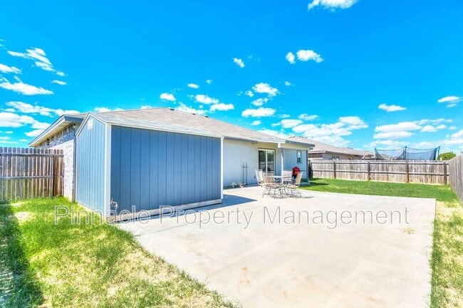 Building Photo - 1222 Elmo Ln