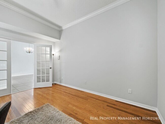 Building Photo - 8737 Pebble Creek Ln