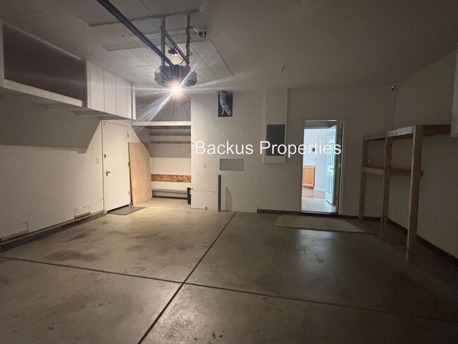 Building Photo - Great home in North Salinas with office/bo...