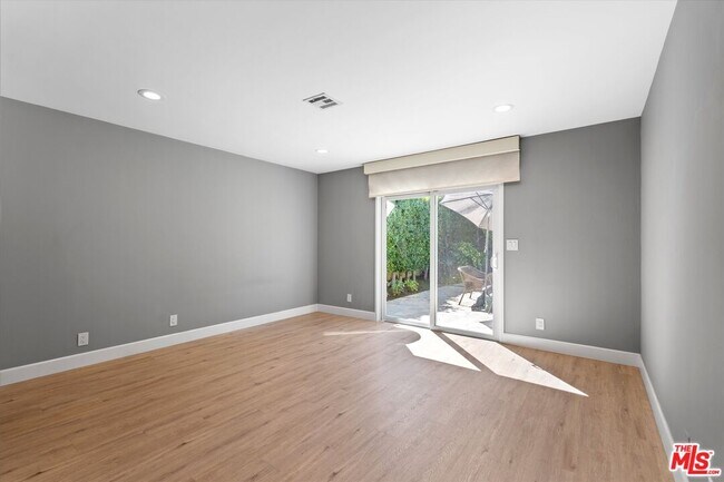 Building Photo - 2809 S Canfield Ave