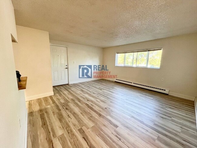 Building Photo - 2028 Friendship Pl