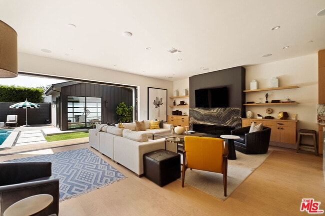 Building Photo - 2137 Glyndon Ave