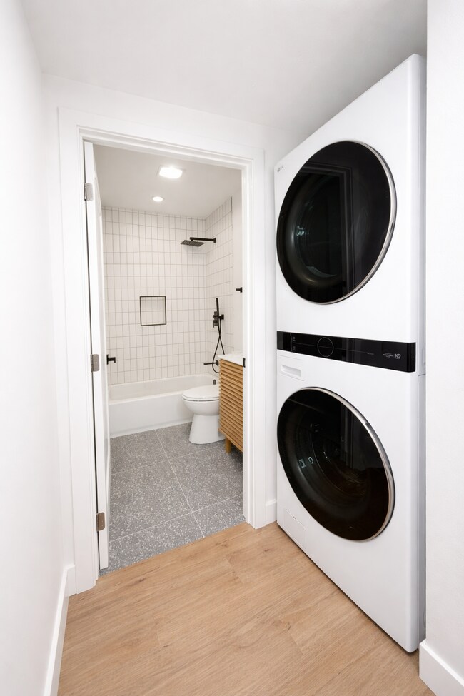 Building Photo - 12527 Cranbrook Ave