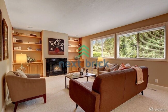 Building Photo - Rare opportunity!! Spacious 3 Bedroom Sammamish Home with 2 bonus rooms, RV Parking & Huge Backyard!