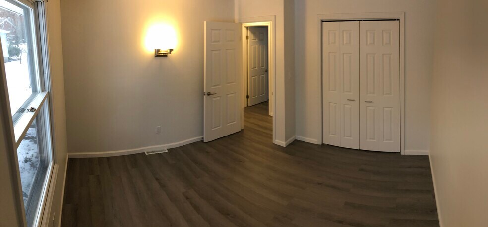 Building Photo - 806 Northlawn St NE