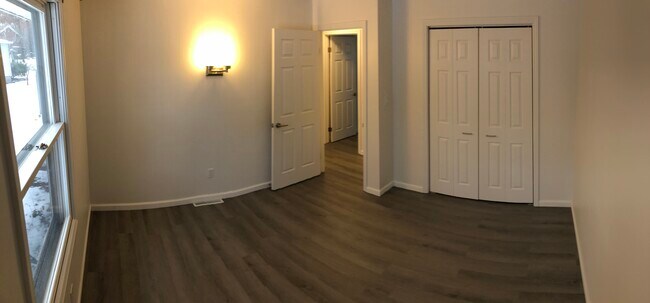 Building Photo - 806 Northlawn St NE