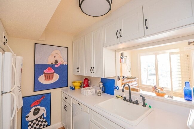 Building Photo - 432 Humphrey St