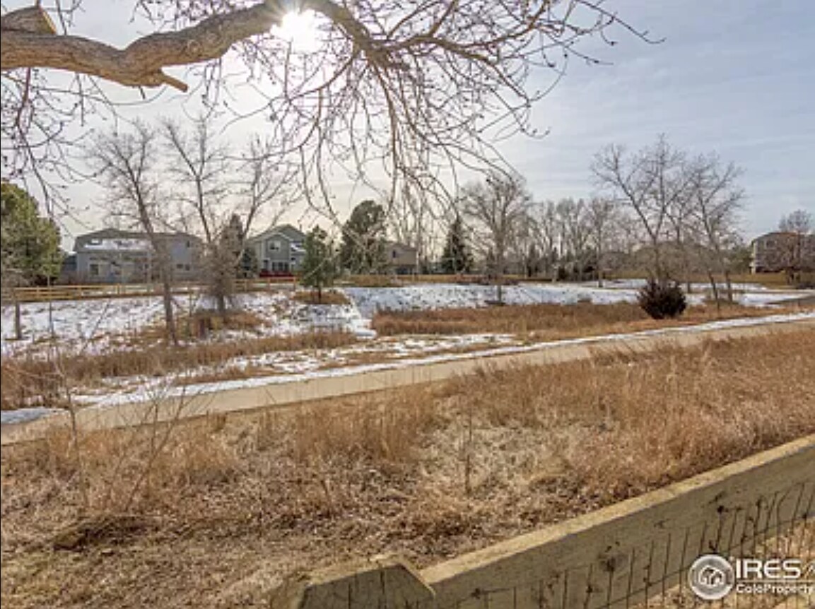 Building Photo - 1364 E Weldona Way