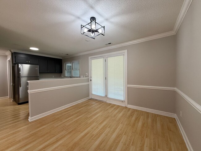 Building Photo - Spacious Two Bedroom, 2nd Floor Condo with Private Balcony. SHOWN BY APPOINTMENT ONLY!