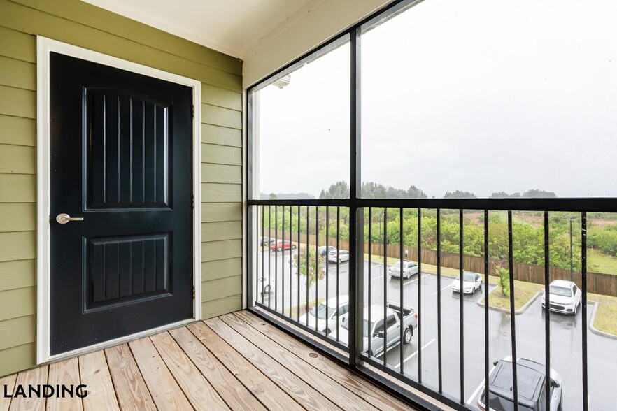 Building Photo - 305 Laredo Dr