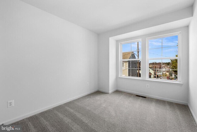 Building Photo - 444 Carrolton Ave