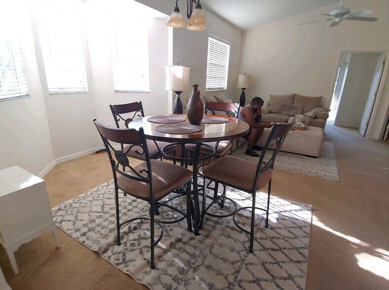 Dining Area - 412 28th St W