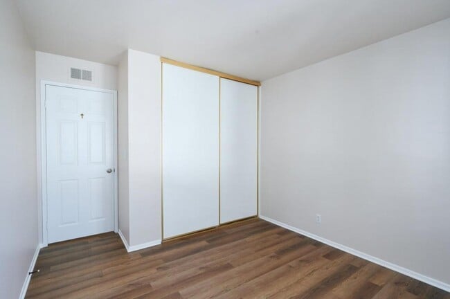 Building Photo - 667 Arroyo Oaks Dr
