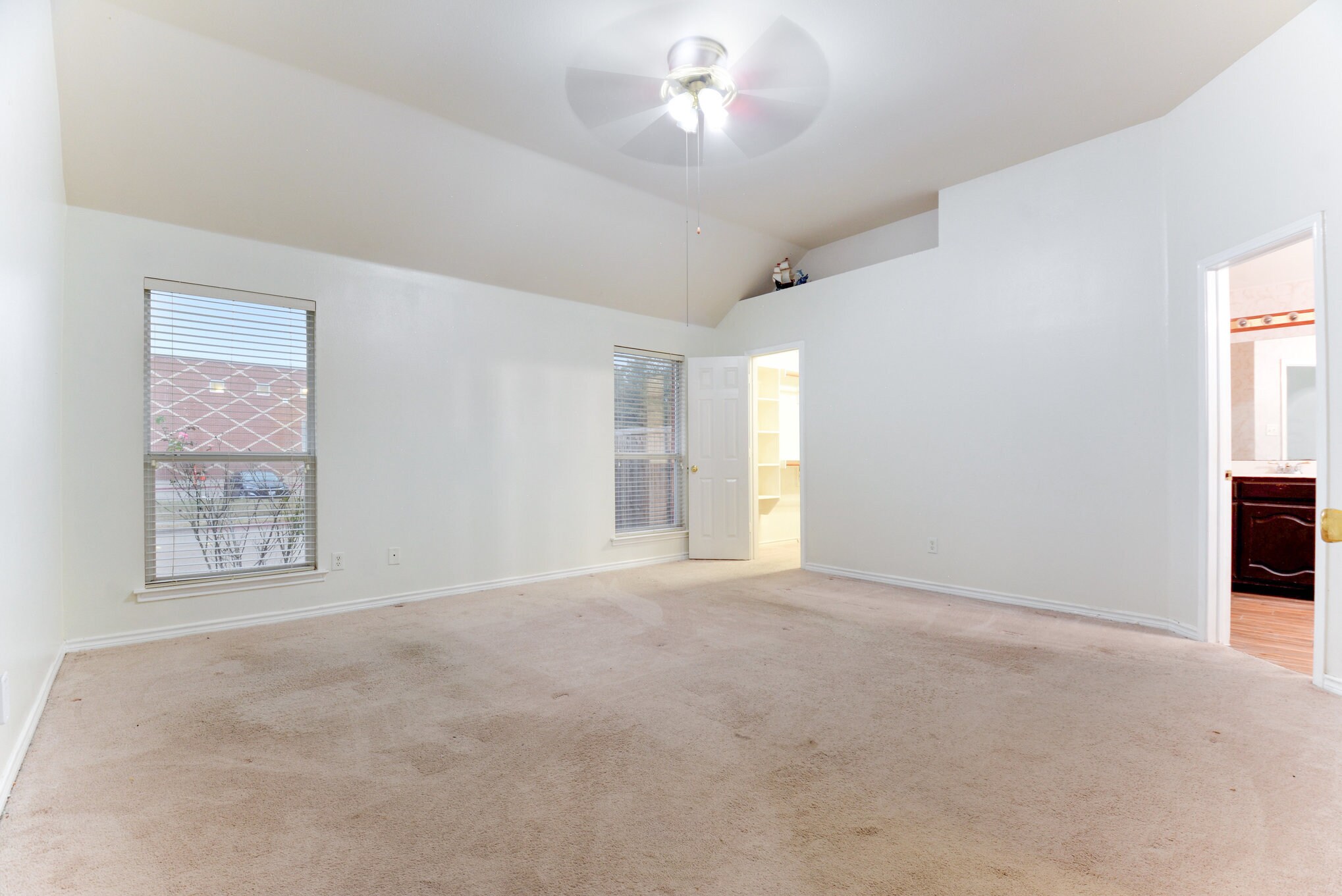 Building Photo - 5474 Golfside Dr