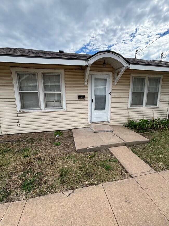Primary Photo - 215 E 1st Ave