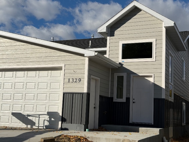 Building Photo - 1329 Lynn Ave