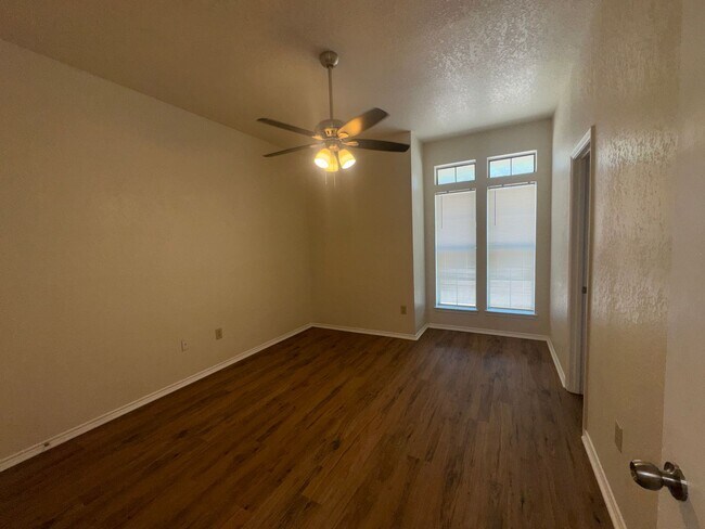 Building Photo - 3149 Tudor Ln