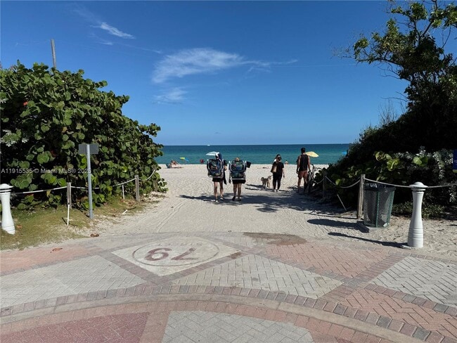 Building Photo - 7915 Harding Ave