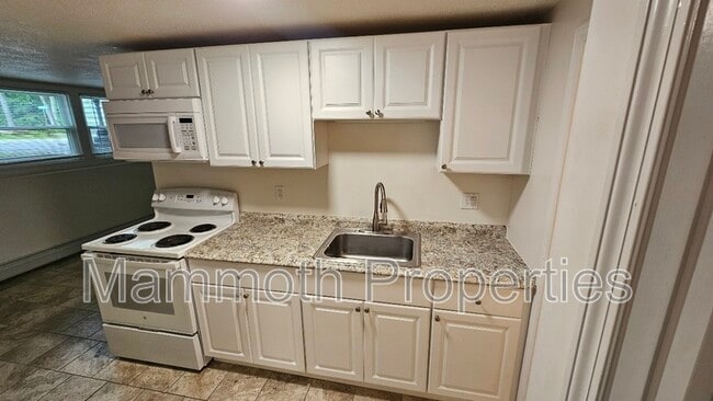 Building Photo - 9 Emerald Dr