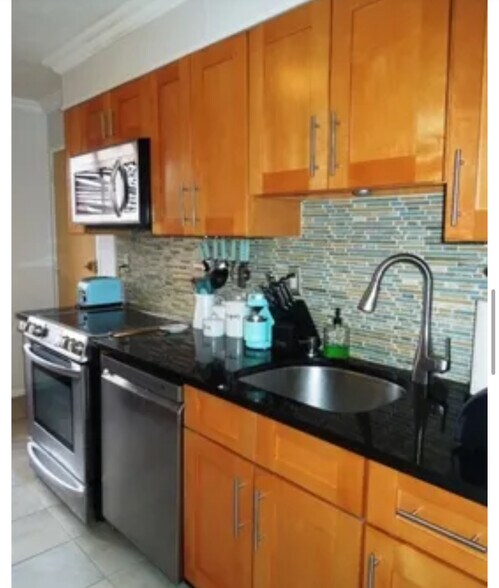 Building Photo - 21 Troy Dr