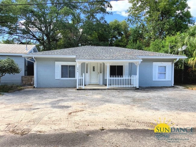Primary Photo - Renovated 2 Bedroom Home in Crestview