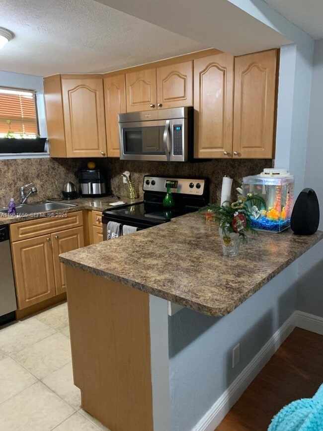 Building Photo - 8290 Lake Dr