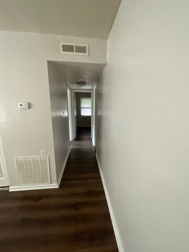 Building Photo - Two Bedroom Apartment off Rodman