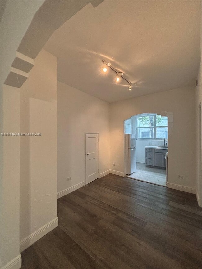 Building Photo - 721 15th St