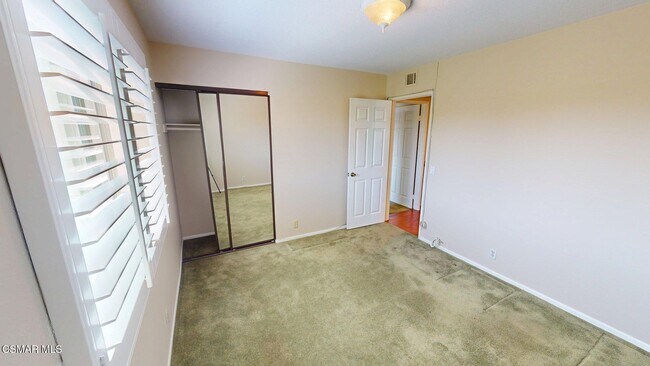 Building Photo - 2431 Deerfield Ct