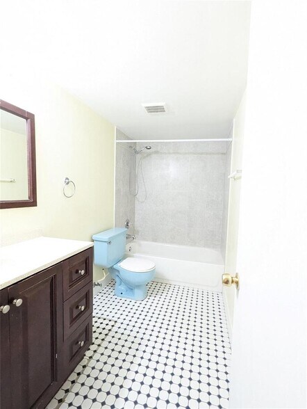 Building Photo - 6606 SW 41st St