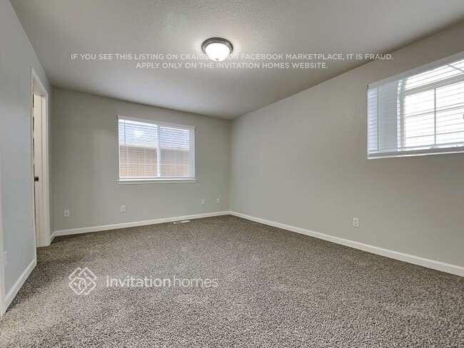Building Photo - 7724 48th Loop SE