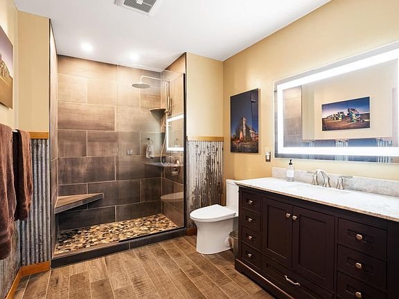 Building Photo - 205 N Water St