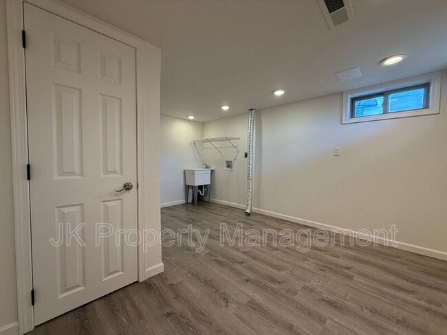 Building Photo - 105 Riverview Dr W