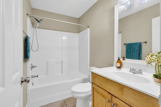 Building Photo - Rents always include high speed internet, cable, water, sewer, trash & pest control without any c...