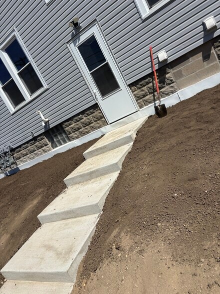 Side New Landscaping - 6433 39th Ave