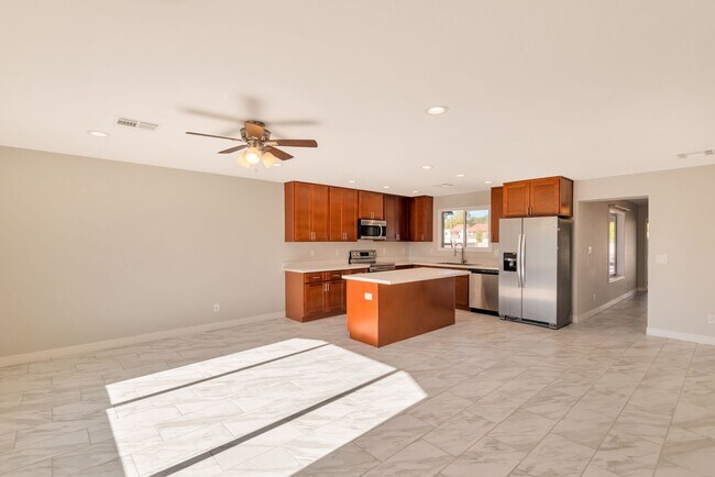 Building Photo - Spacious 6-Bedroom Pool Home Near ASU in Prime Tempe Location