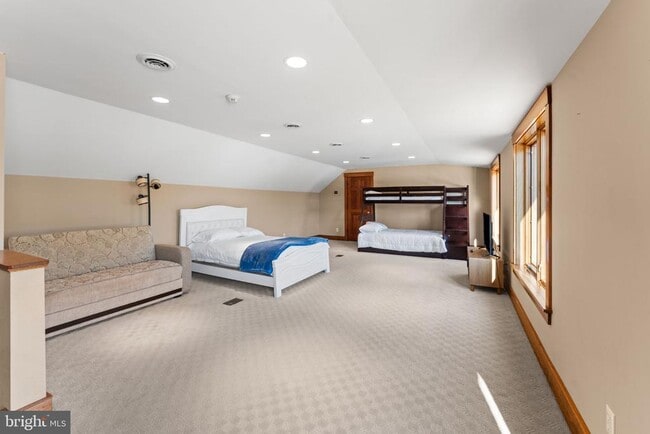 Building Photo - 3535 Meadow Rd