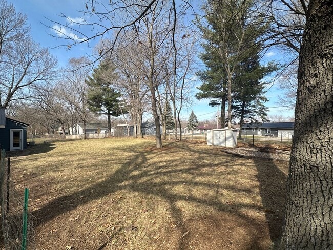 Building Photo - 3 Bedroom, 1 Bathroom Home for Rent in Evansdale, Ia