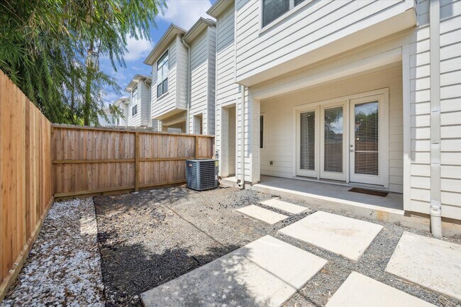 Building Photo - 4409 Schuler St