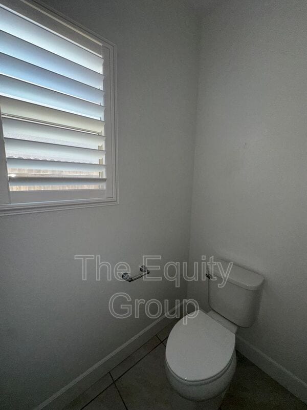 Building Photo - 1724 W Sedona Ave