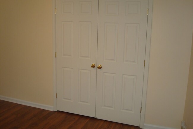 Building Photo - 425 Reavis Ave