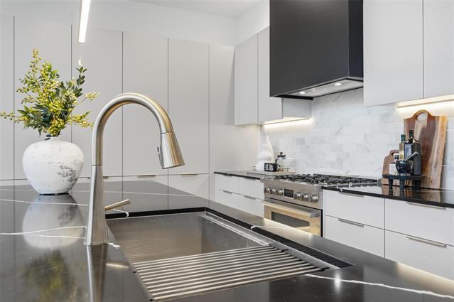 Building Photo - 3633 Thedford Ave