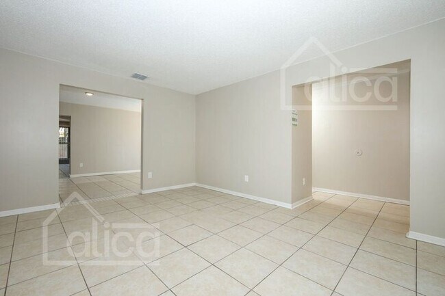 Building Photo - 4006 Luan Dr