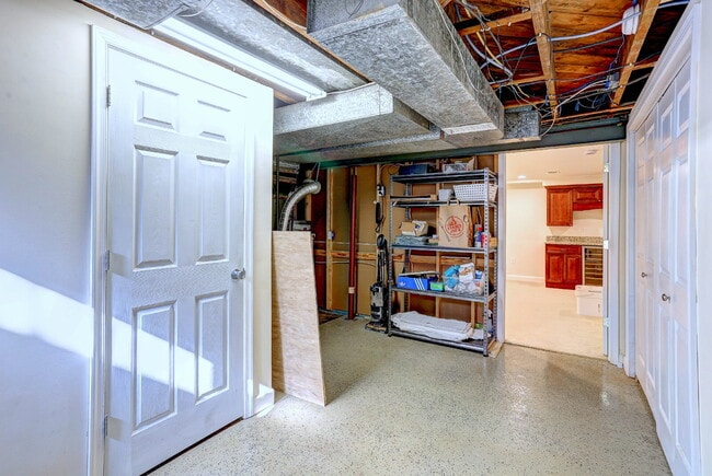 Building Photo - (3BD/2BA) Fabulous Rodgers Forge Townhome