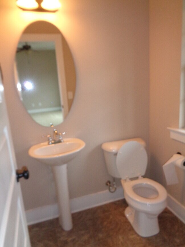 Building Photo - 4395 Ridgemont Cir
