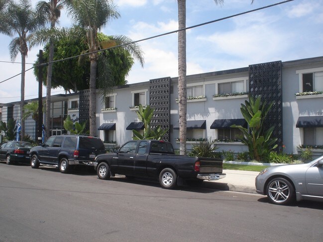 The Brentwood - 10429 La Reina Ave.