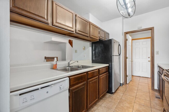 Building Photo - 12110 Autumn Lakes Dr