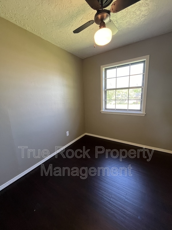 Building Photo - 808 N Wolfe Ln